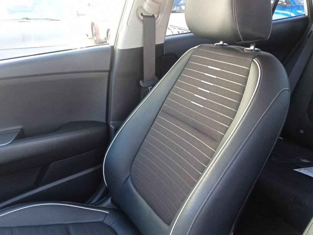 Kia Rio - Photo 26