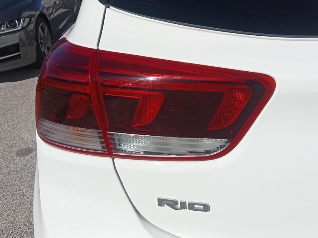 Kia Rio - Photo 30