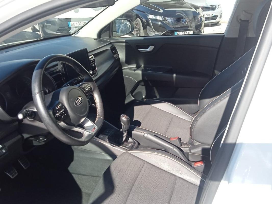 Kia Rio - Photo 9