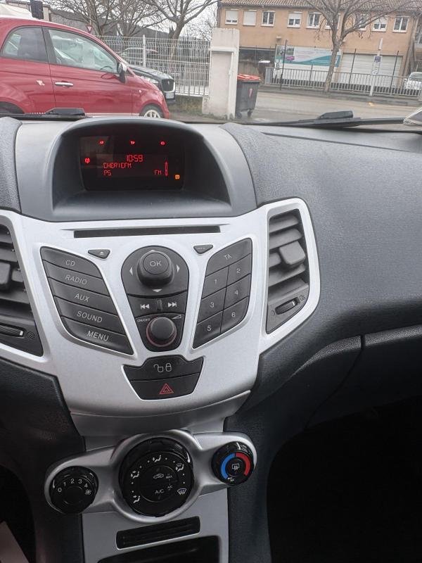 Ford Fiesta - Photo 11