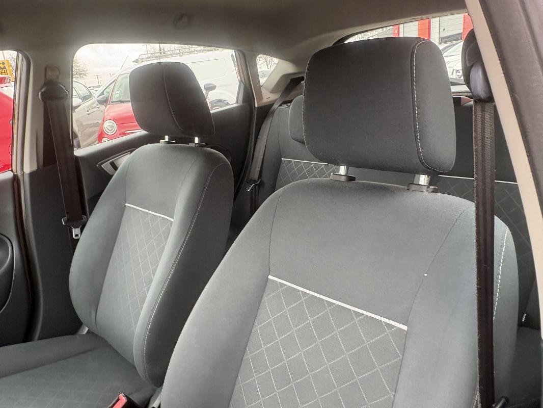 Ford Fiesta - Photo 12