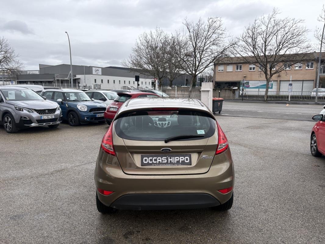 Ford Fiesta - Photo 2