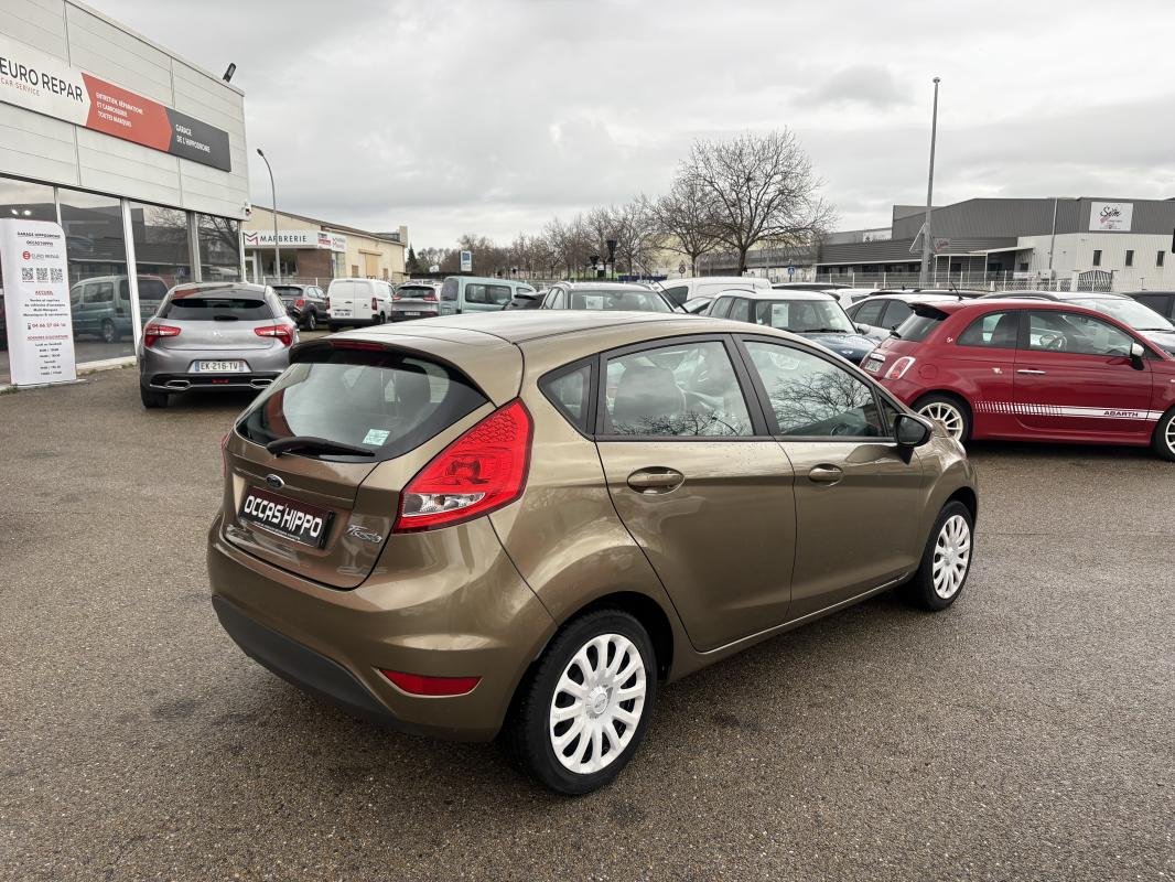 Ford Fiesta - Photo 4