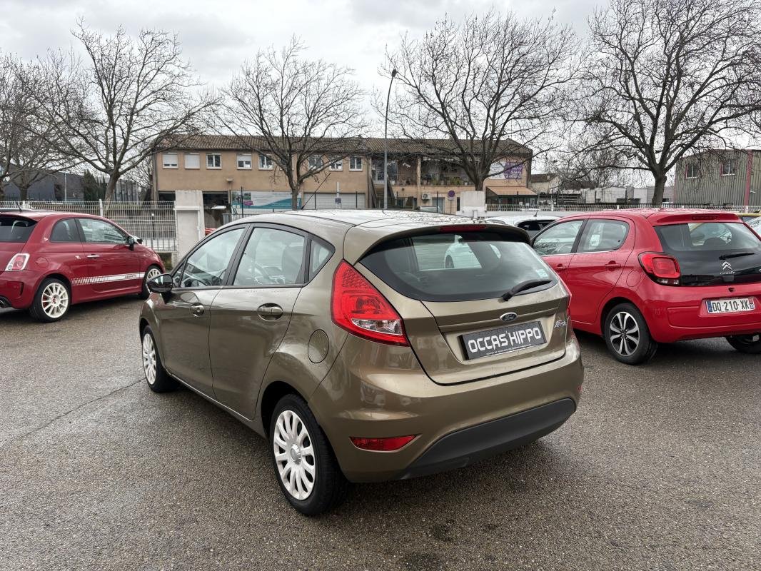 Ford Fiesta - Photo 5