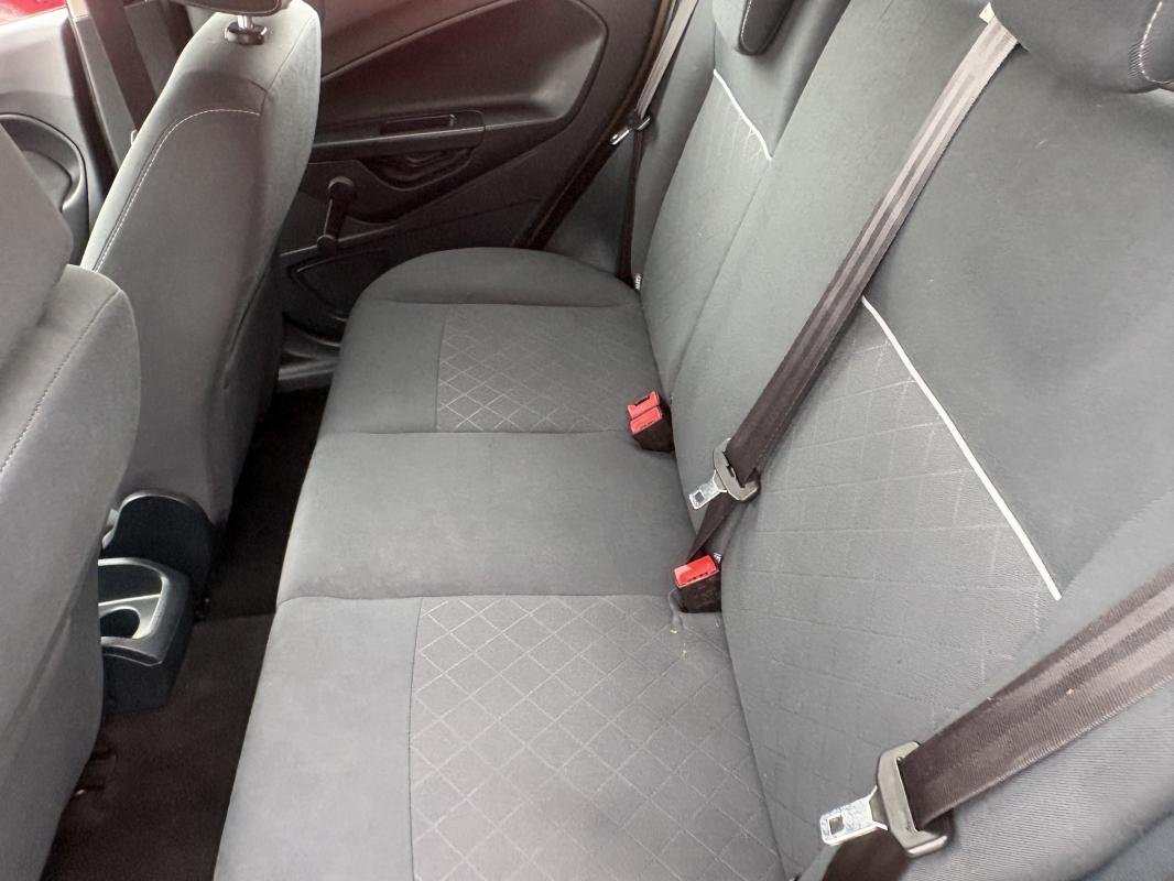 Ford Fiesta - Photo 8