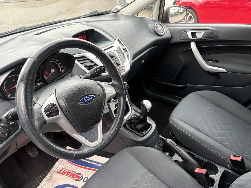 Ford Fiesta - Photo 9
