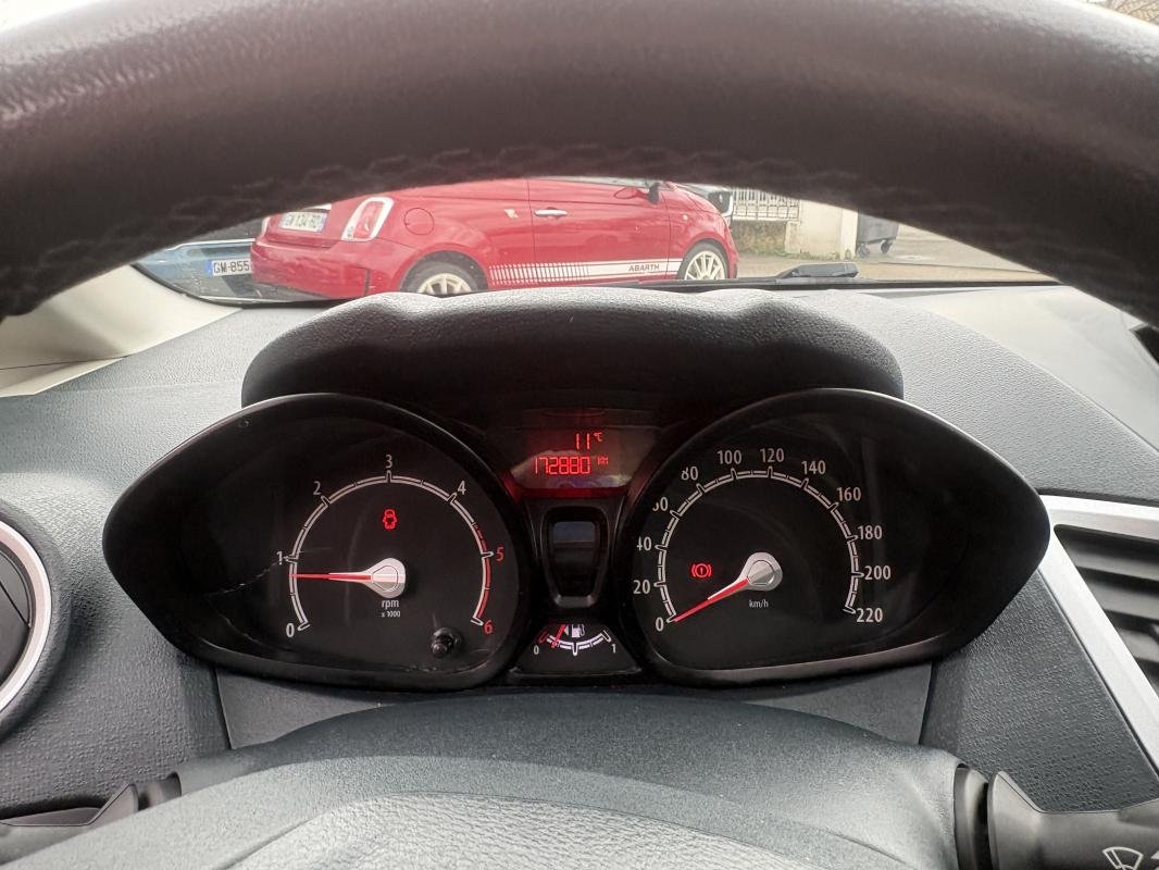 Ford Fiesta - Photo 10