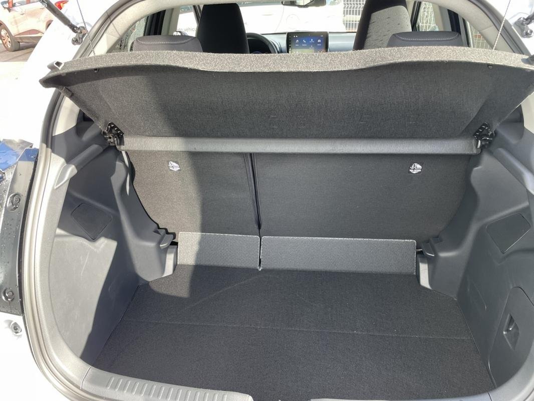 Toyota Yaris - Photo 11