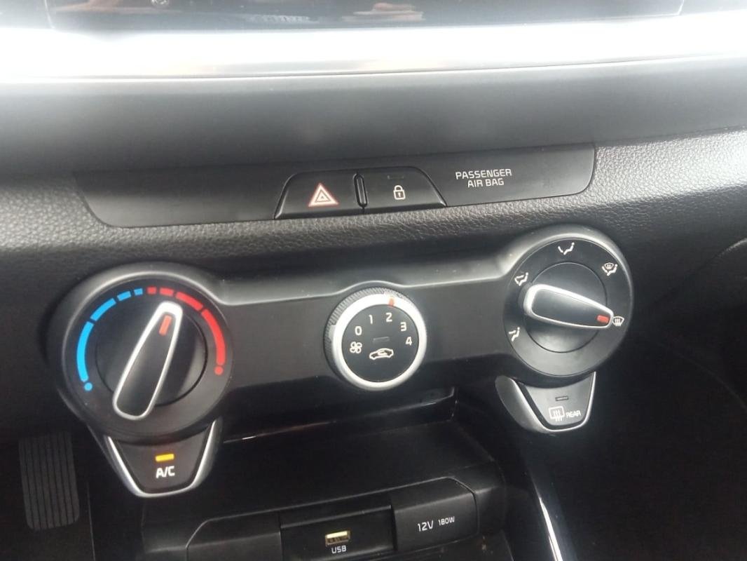 Kia Stonic - Photo 23