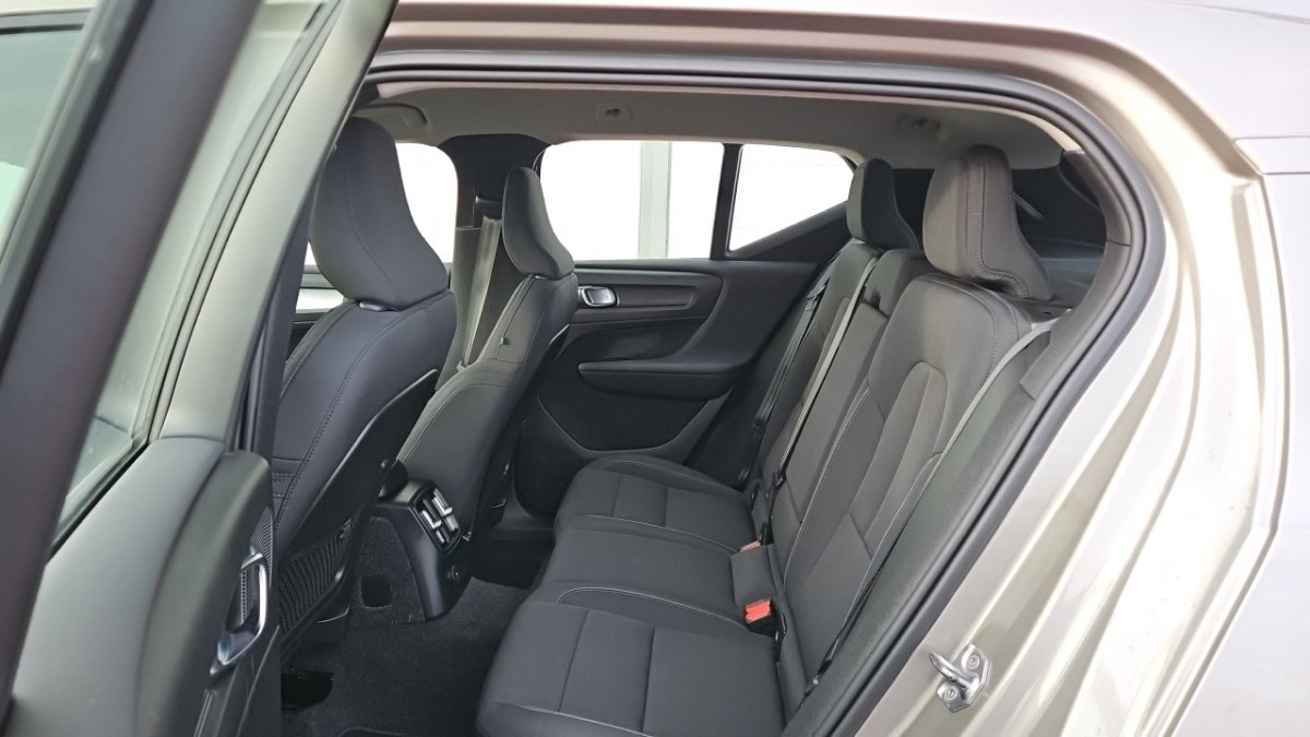 Volvo XC40 - Photo 12
