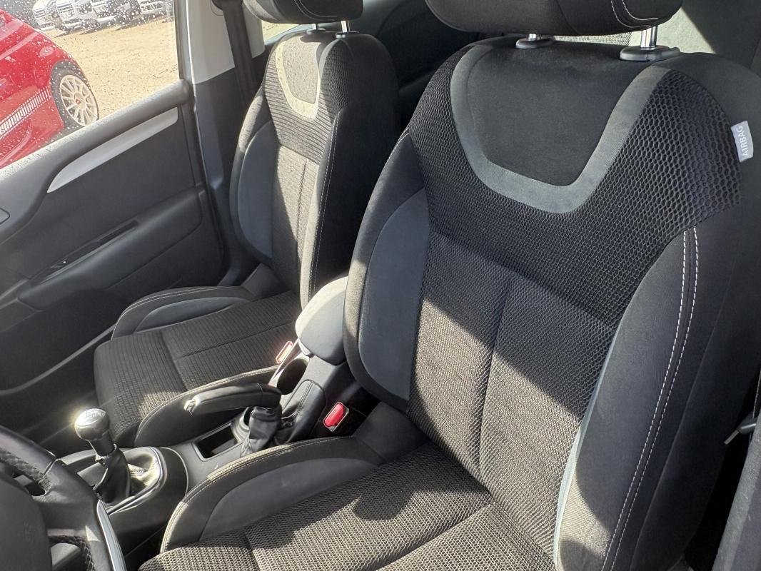 Citroën C4 - Photo 8