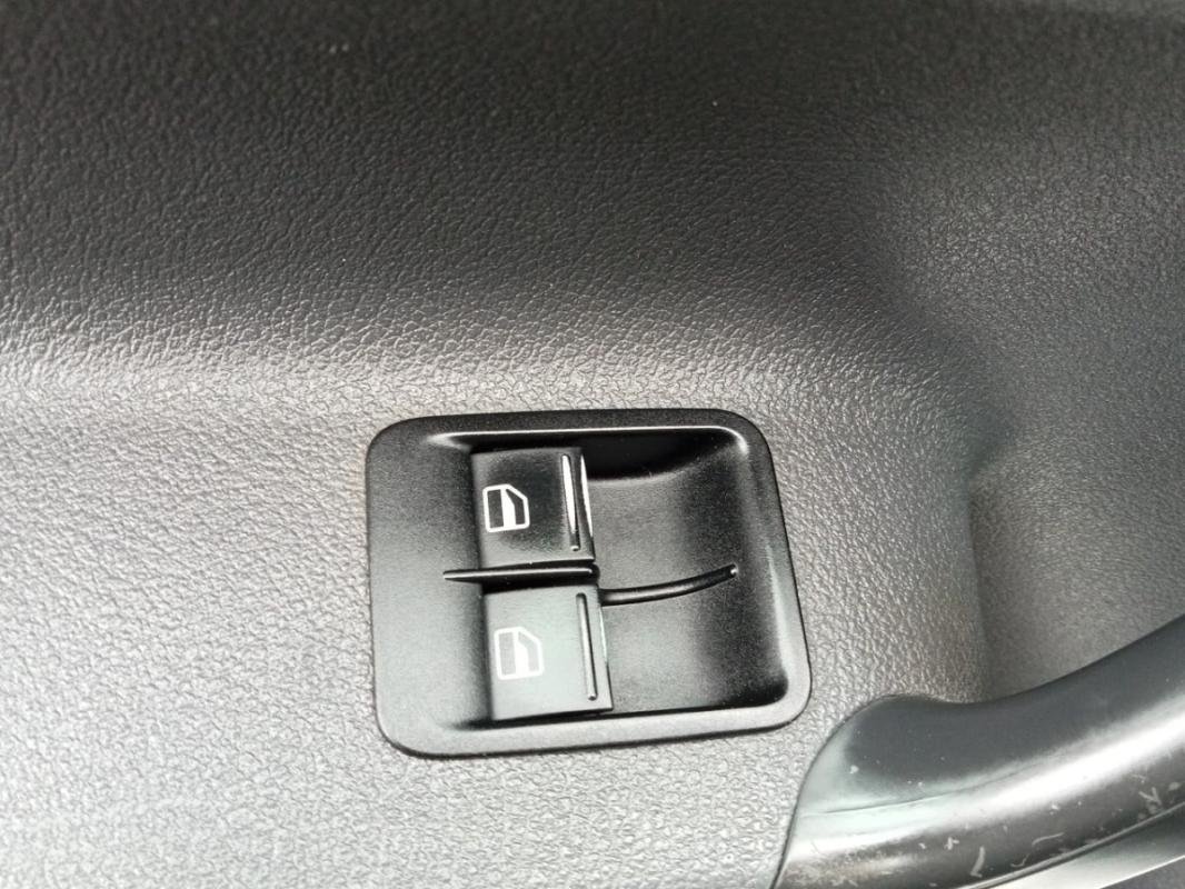 Volkswagen Caddy Van - Photo 15