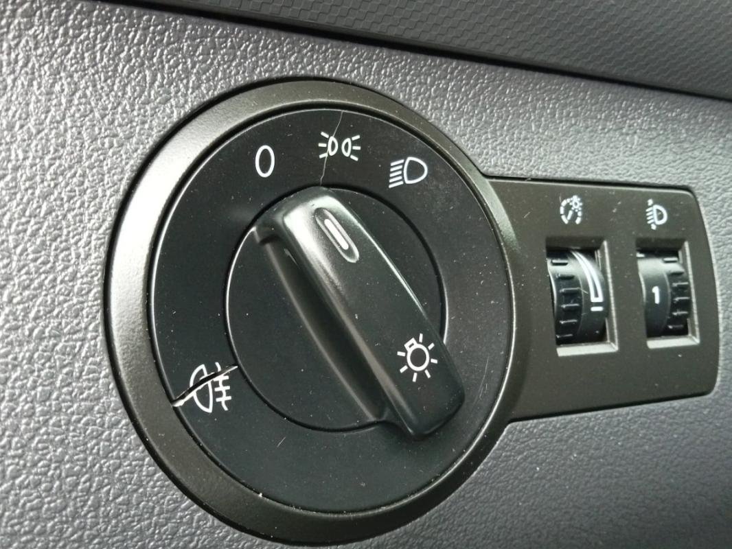 Volkswagen Caddy Van - Photo 18
