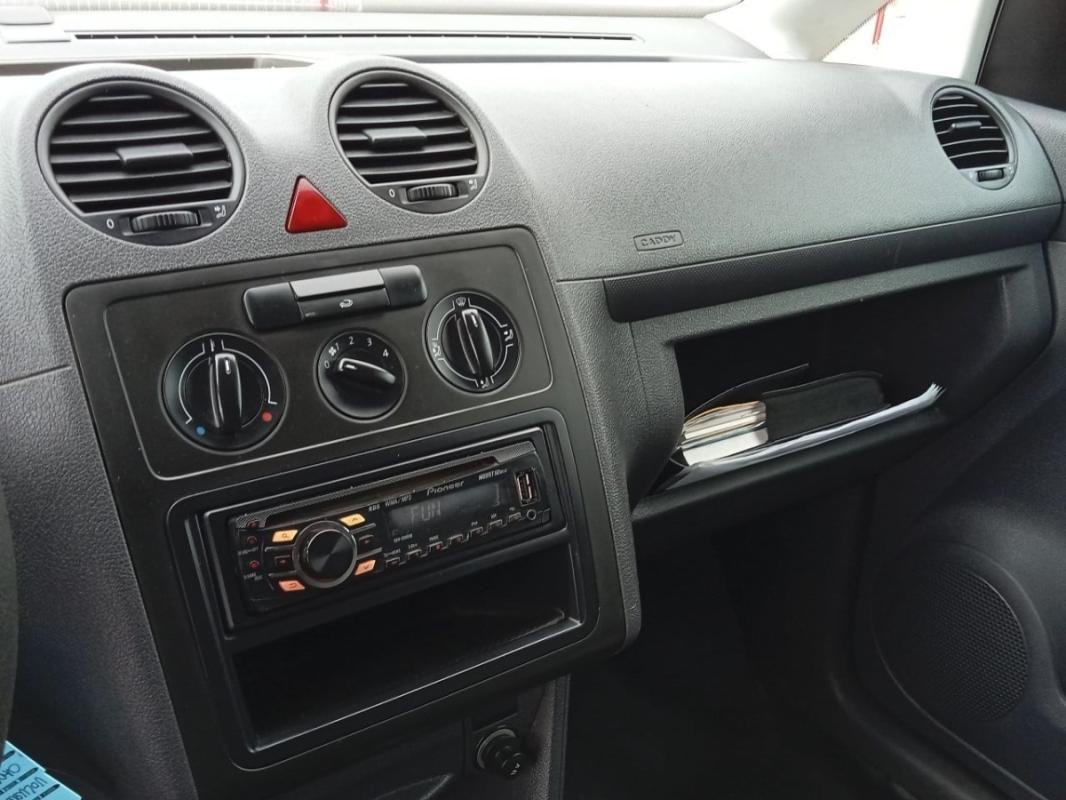 Volkswagen Caddy Van - Photo 24