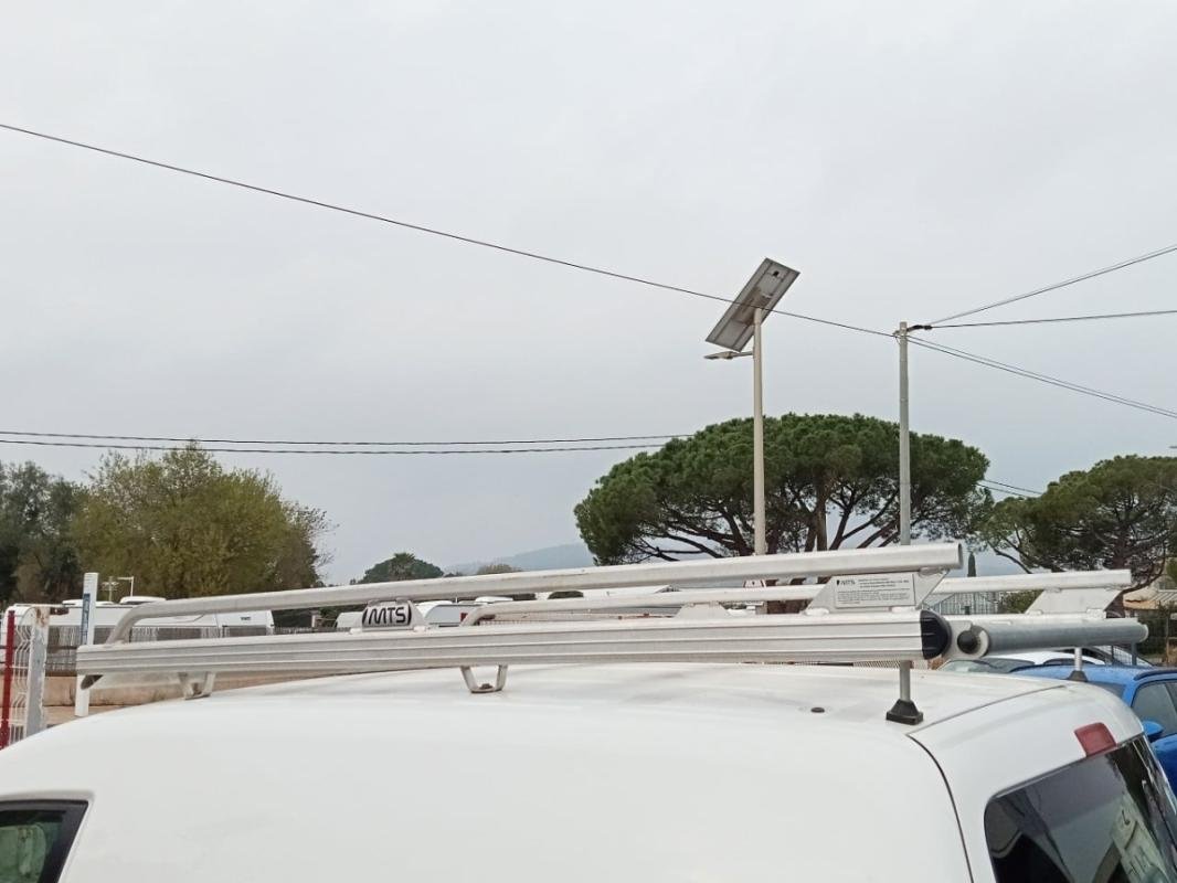 Volkswagen Caddy Van - Photo 33