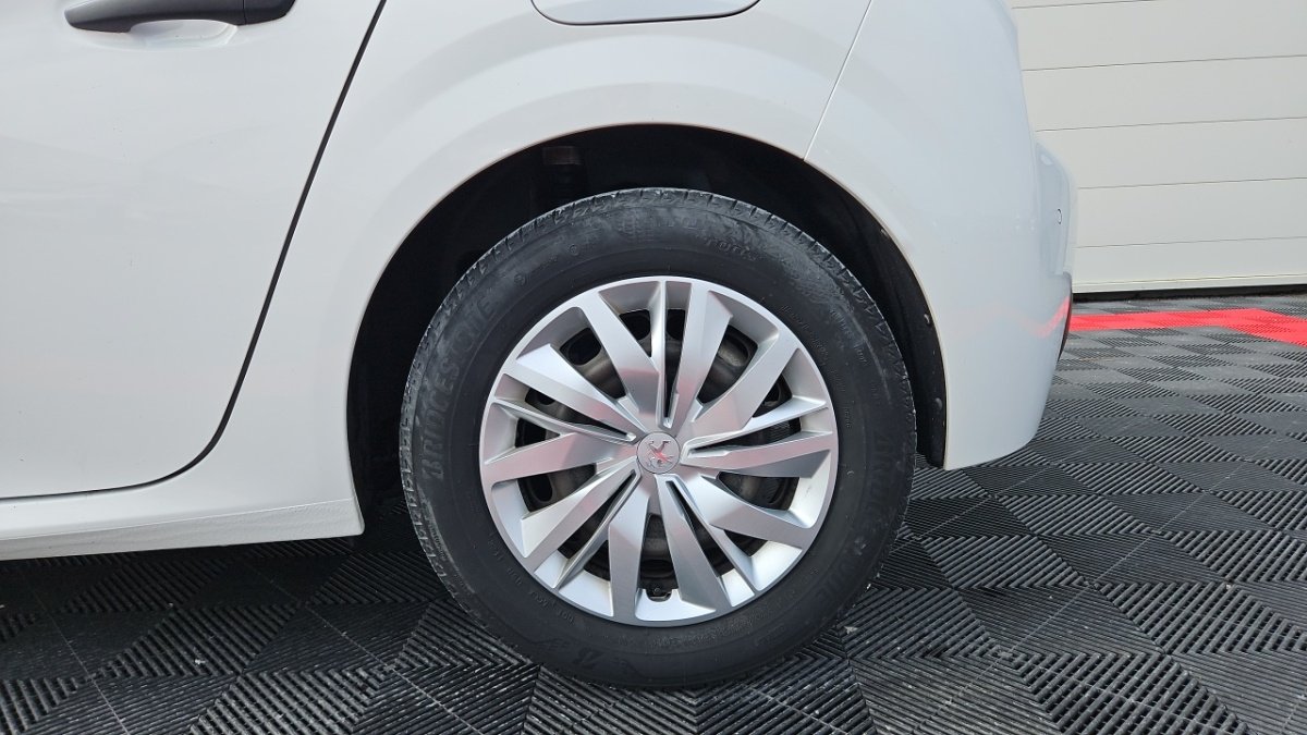 Peugeot 208 affaire - Photo 11