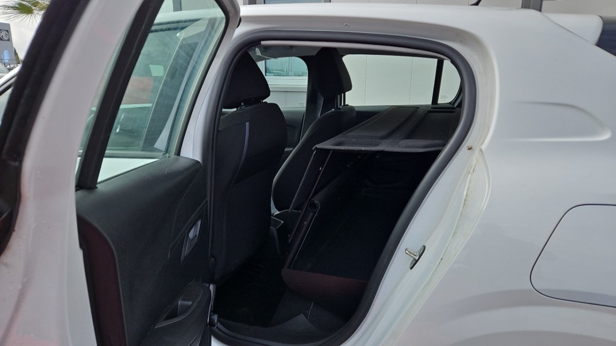 Peugeot 208 affaire - Photo 13