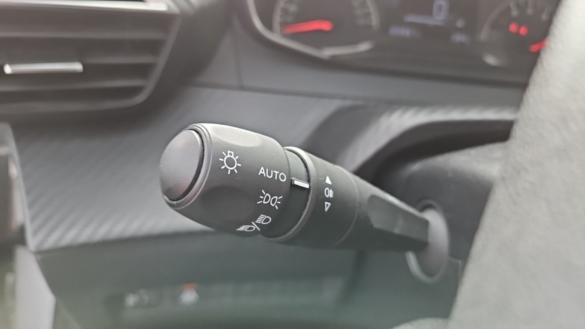 Peugeot 208 affaire - Photo 22