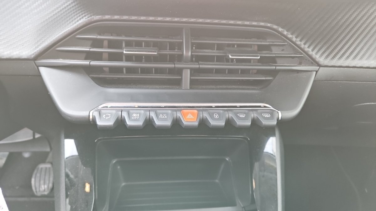 Peugeot 208 affaire - Photo 26