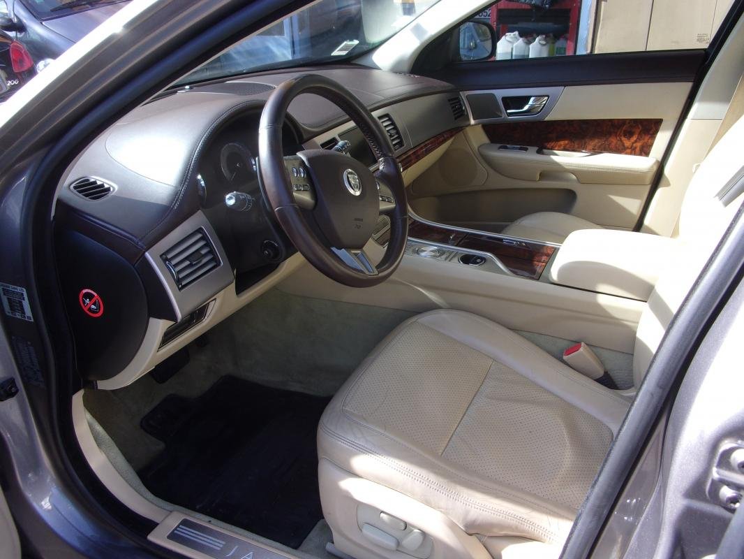 Jaguar XF - Photo 12