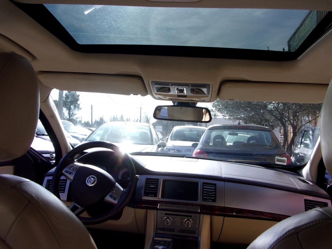 Jaguar XF - Photo 9
