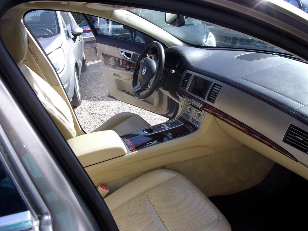 Jaguar XF - Photo 10