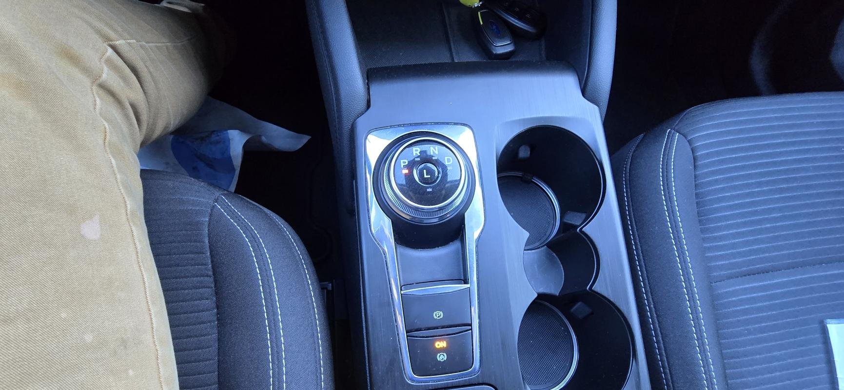 Ford Kuga - Photo 21