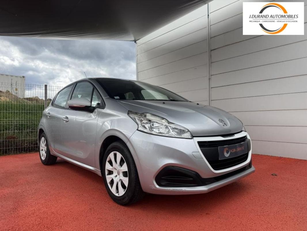 Peugeot 208 - Photo 1