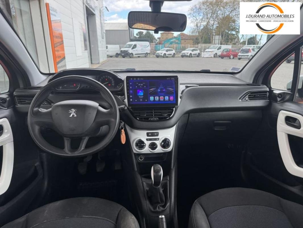 Peugeot 208 - Photo 8