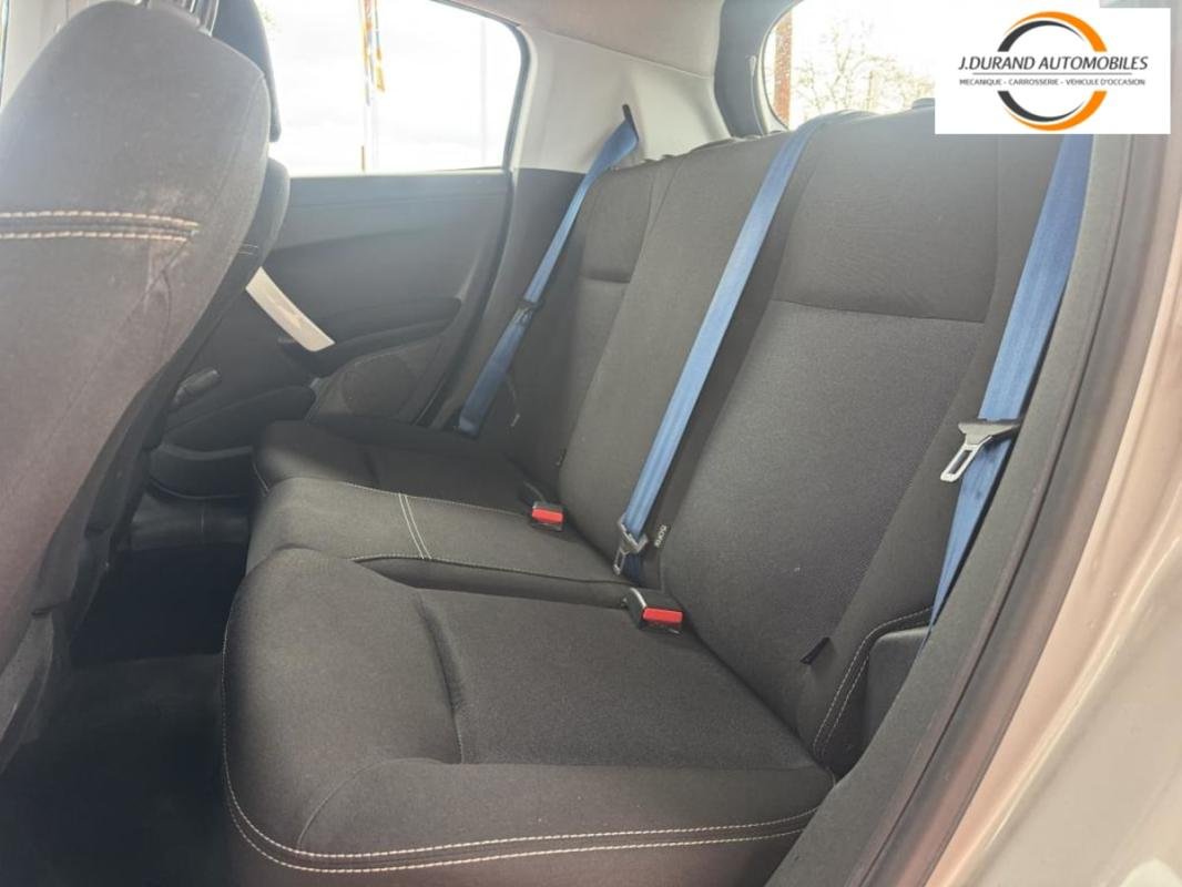 Peugeot 208 - Photo 9