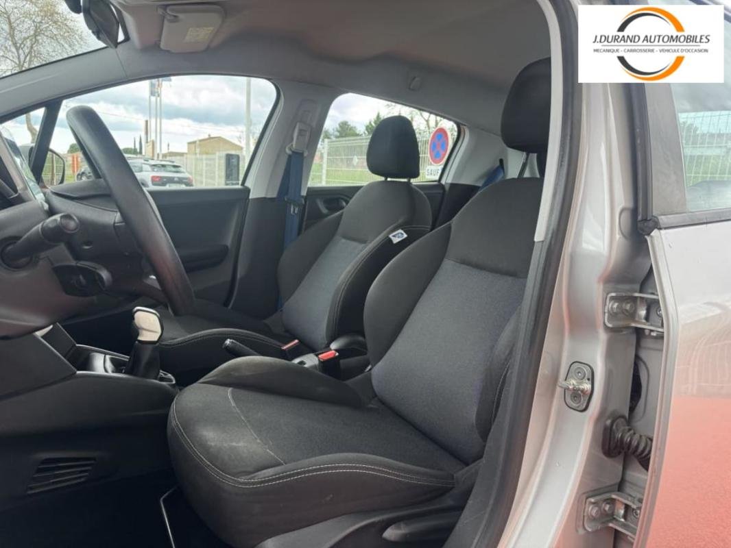 Peugeot 208 - Photo 10
