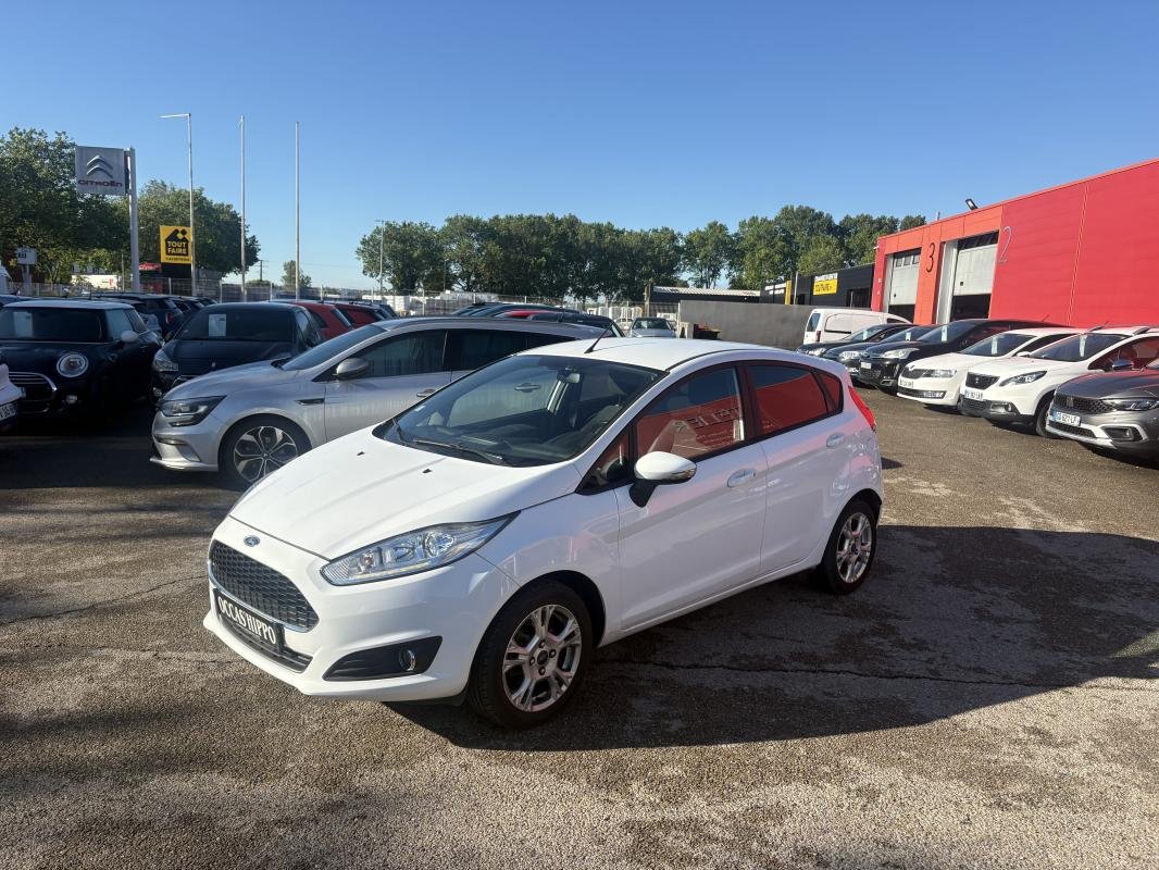 Ford Fiesta - Photo 2