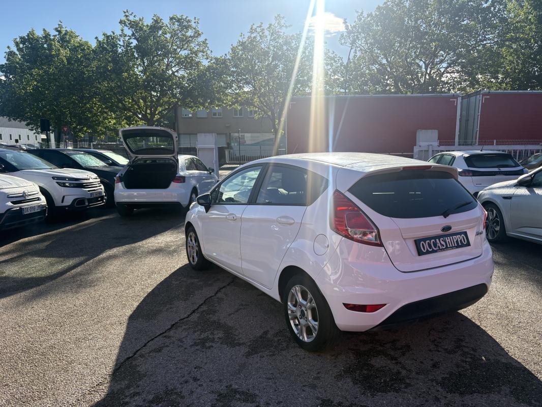 Ford Fiesta - Photo 5