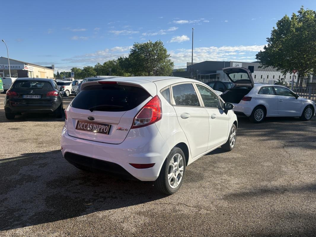 Ford Fiesta - Photo 6