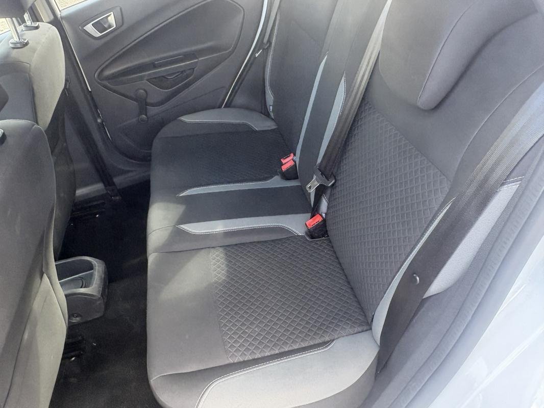 Ford Fiesta - Photo 7