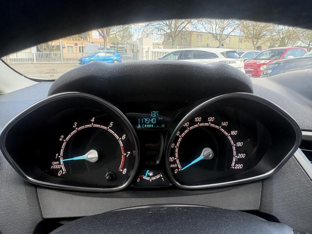 Ford Fiesta - Photo 9