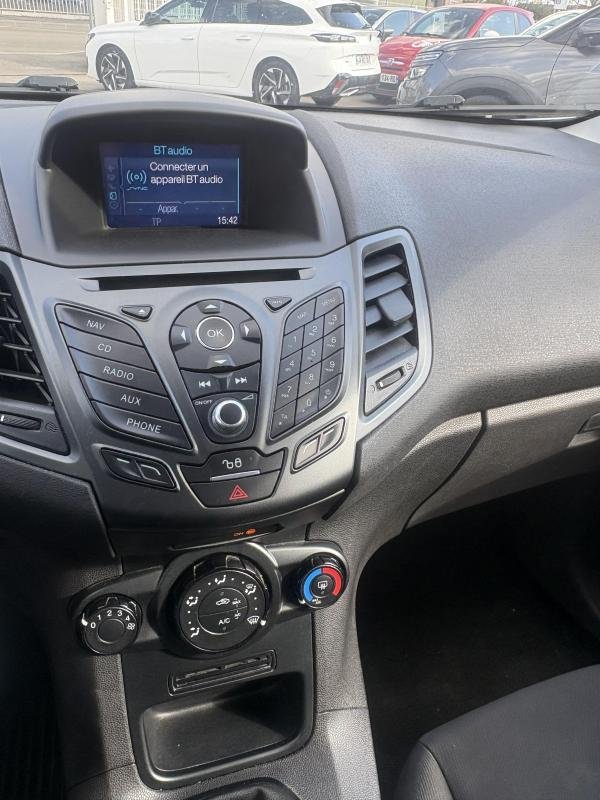 Ford Fiesta - Photo 10