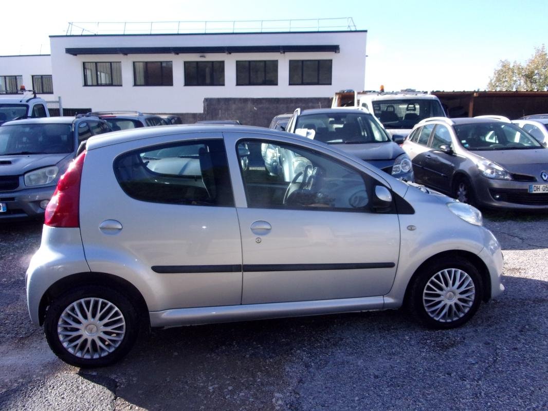 Peugeot 107 - Photo 2