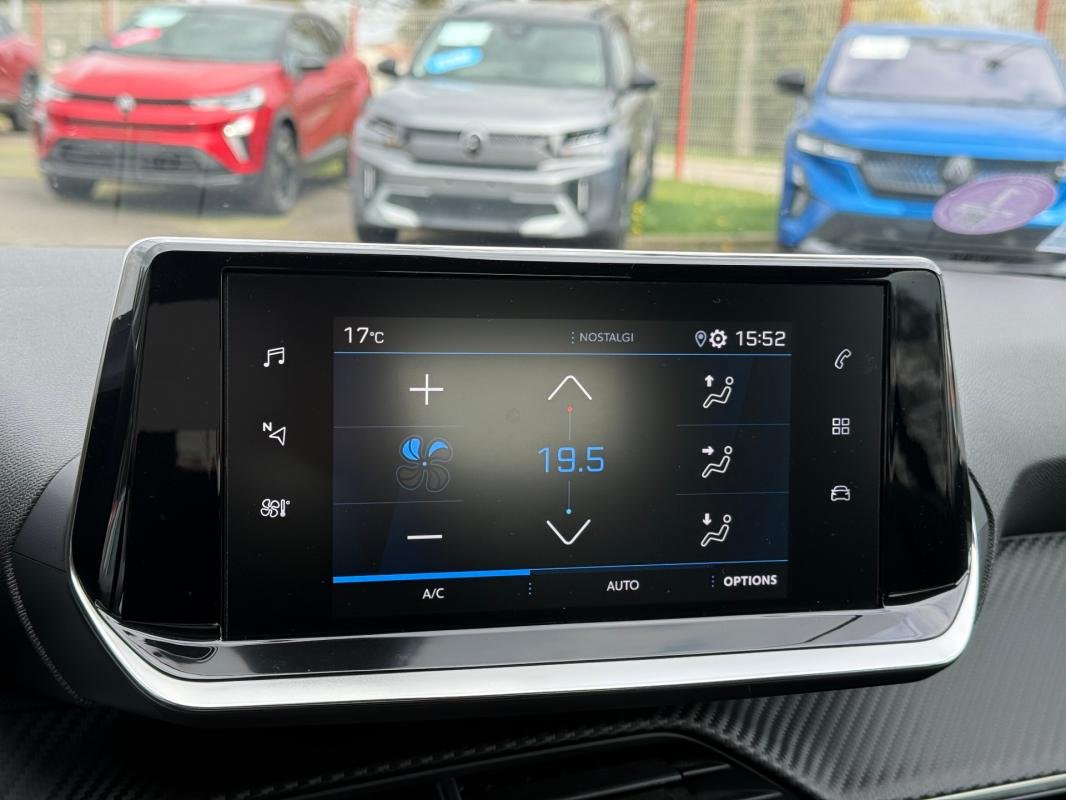 Peugeot 208 - Photo 22