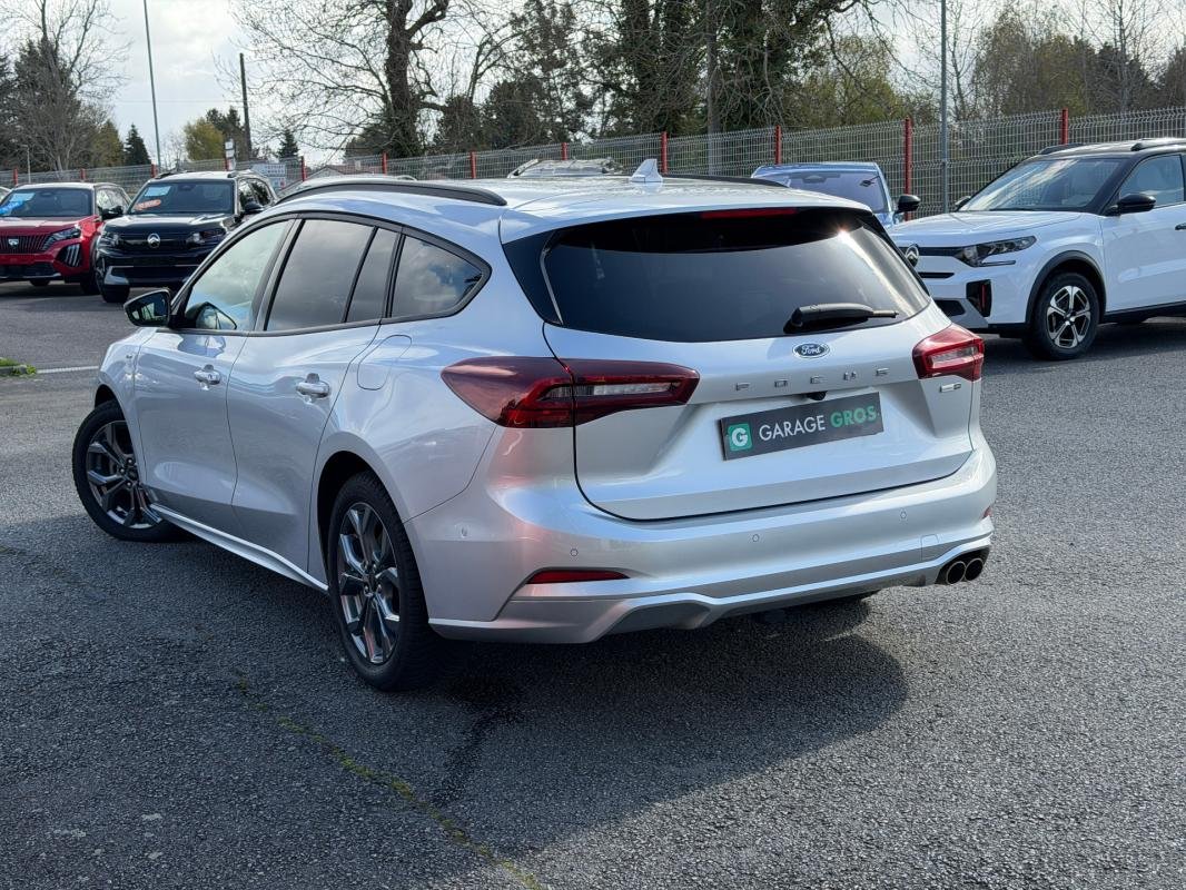 Ford Focus - Photo 2