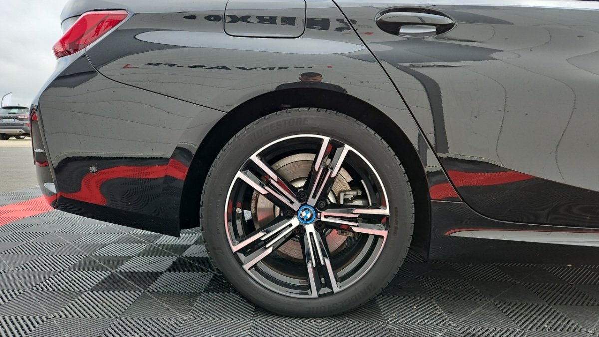 BMW Série 3 - Photo 8