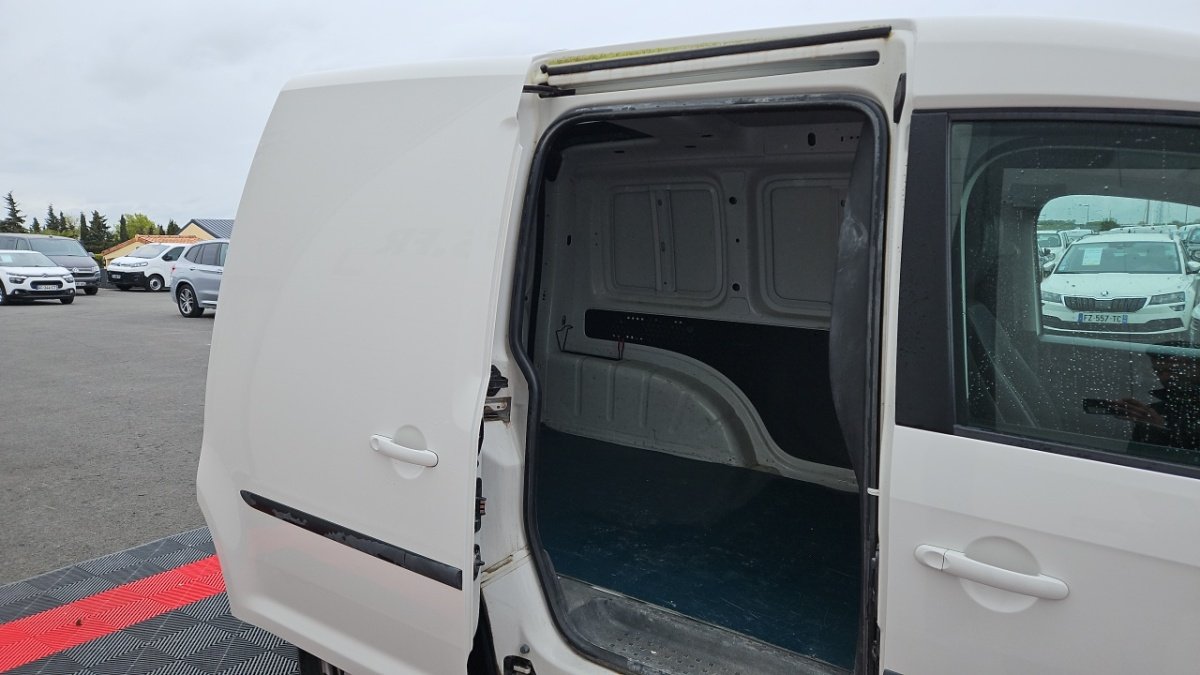 Volkswagen Caddy Van - Photo 10