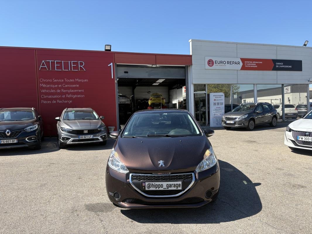 Peugeot 208 - Photo 1