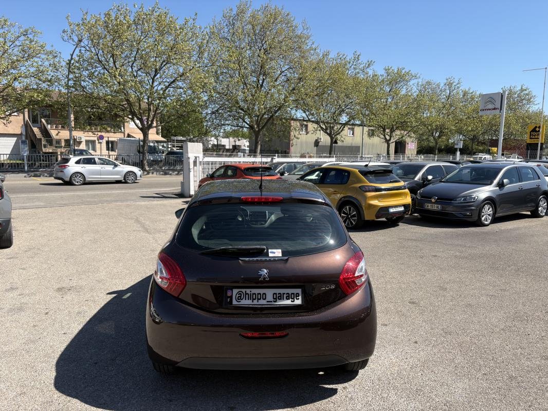 Peugeot 208 - Photo 2