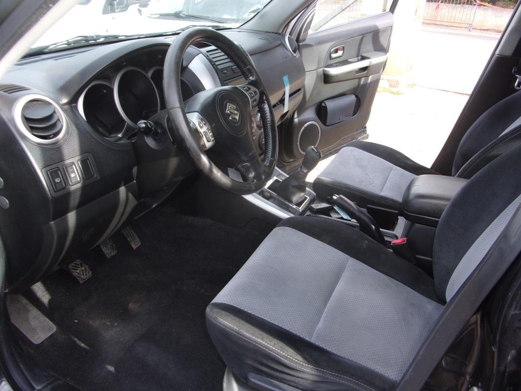 Suzuki Grand Vitara - Photo 12