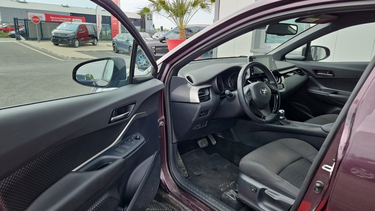 Toyota C-HR - Photo 12