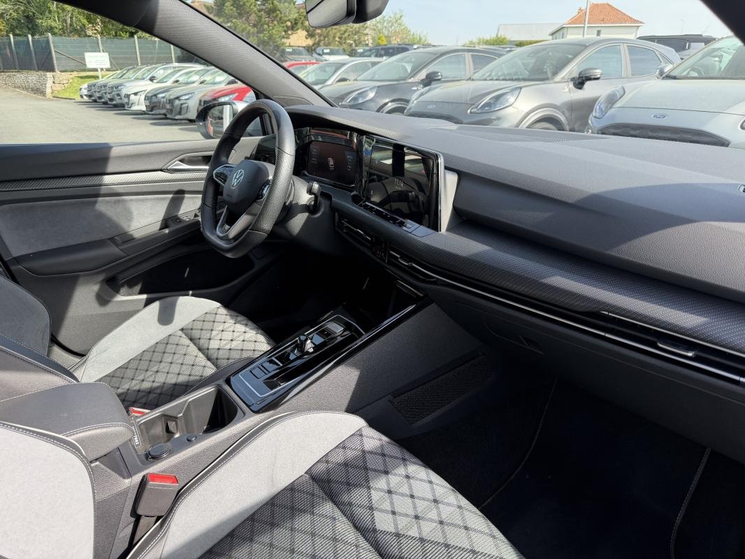 Volkswagen Golf - Photo 26