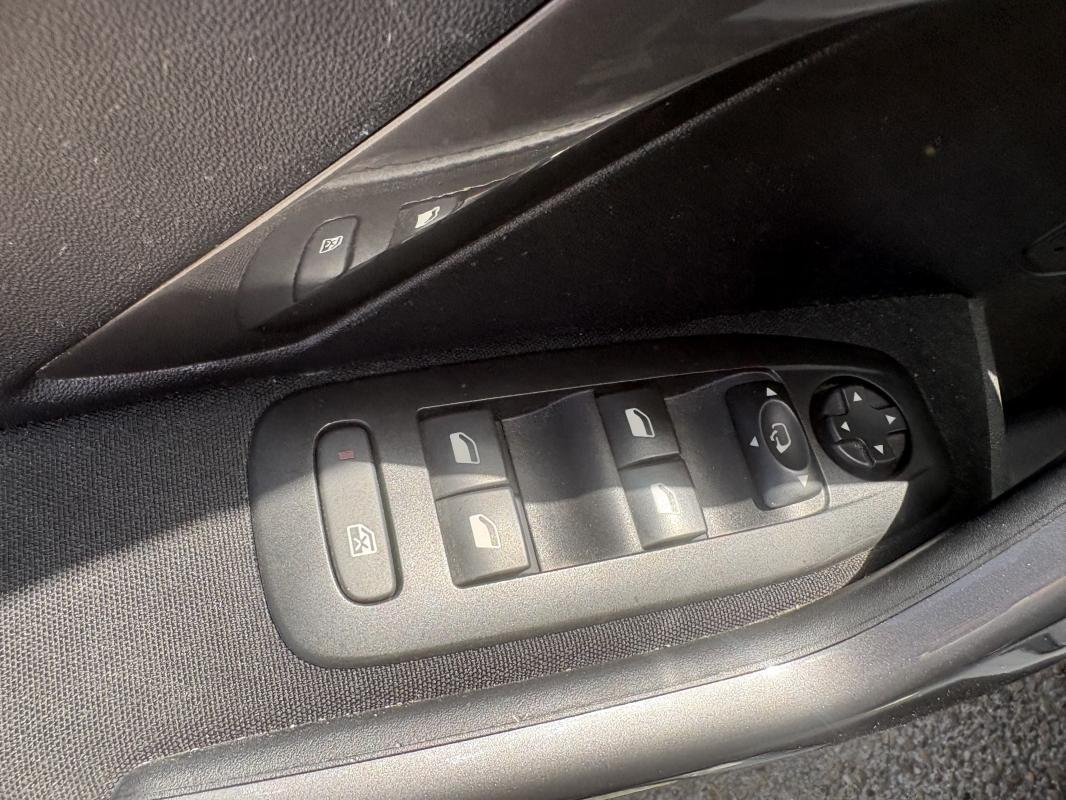 Peugeot 2008 - Photo 11