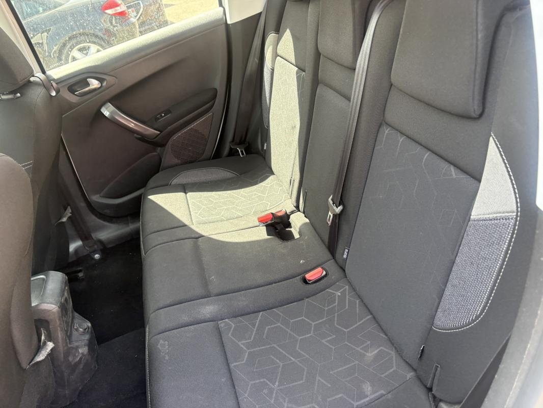Peugeot 2008 - Photo 8