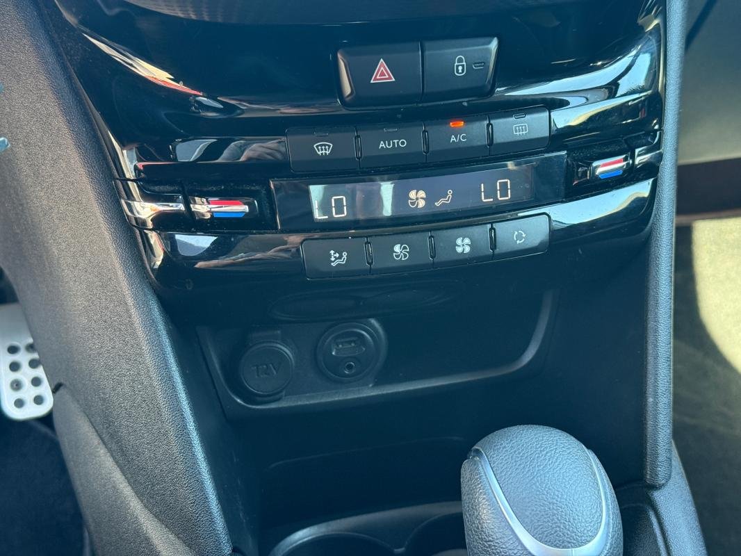 Peugeot 208 - Photo 18